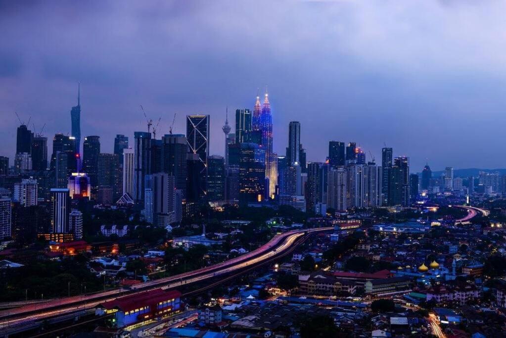 10Mins To Klcc W Lrt+Mall+Netflix Muji Urban Куала-Лумпур Экстерьер фото