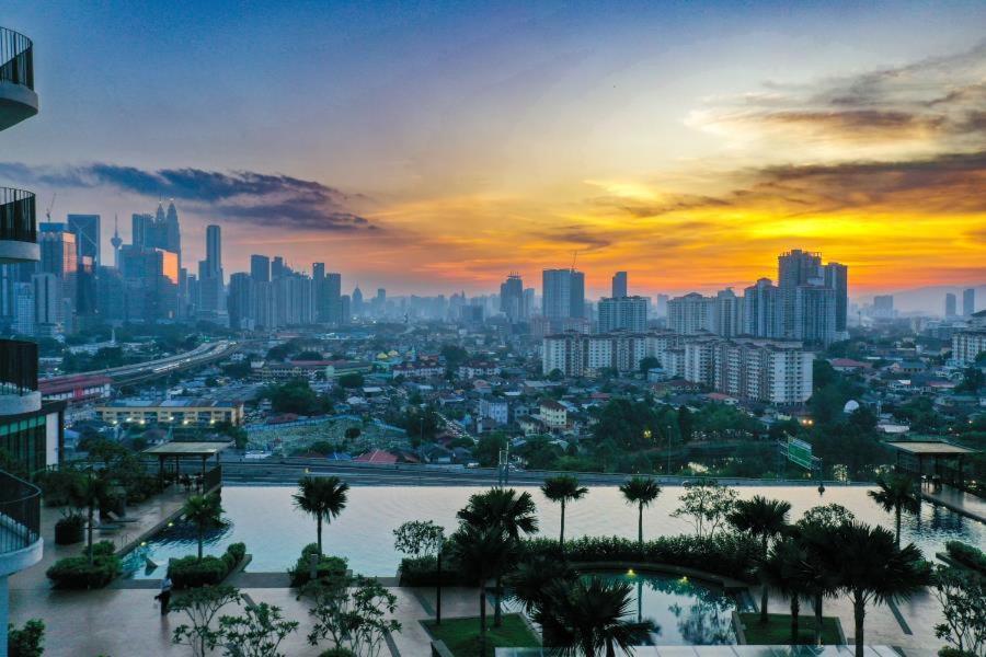 10Mins To Klcc W Lrt+Mall+Netflix Muji Urban Куала-Лумпур Экстерьер фото